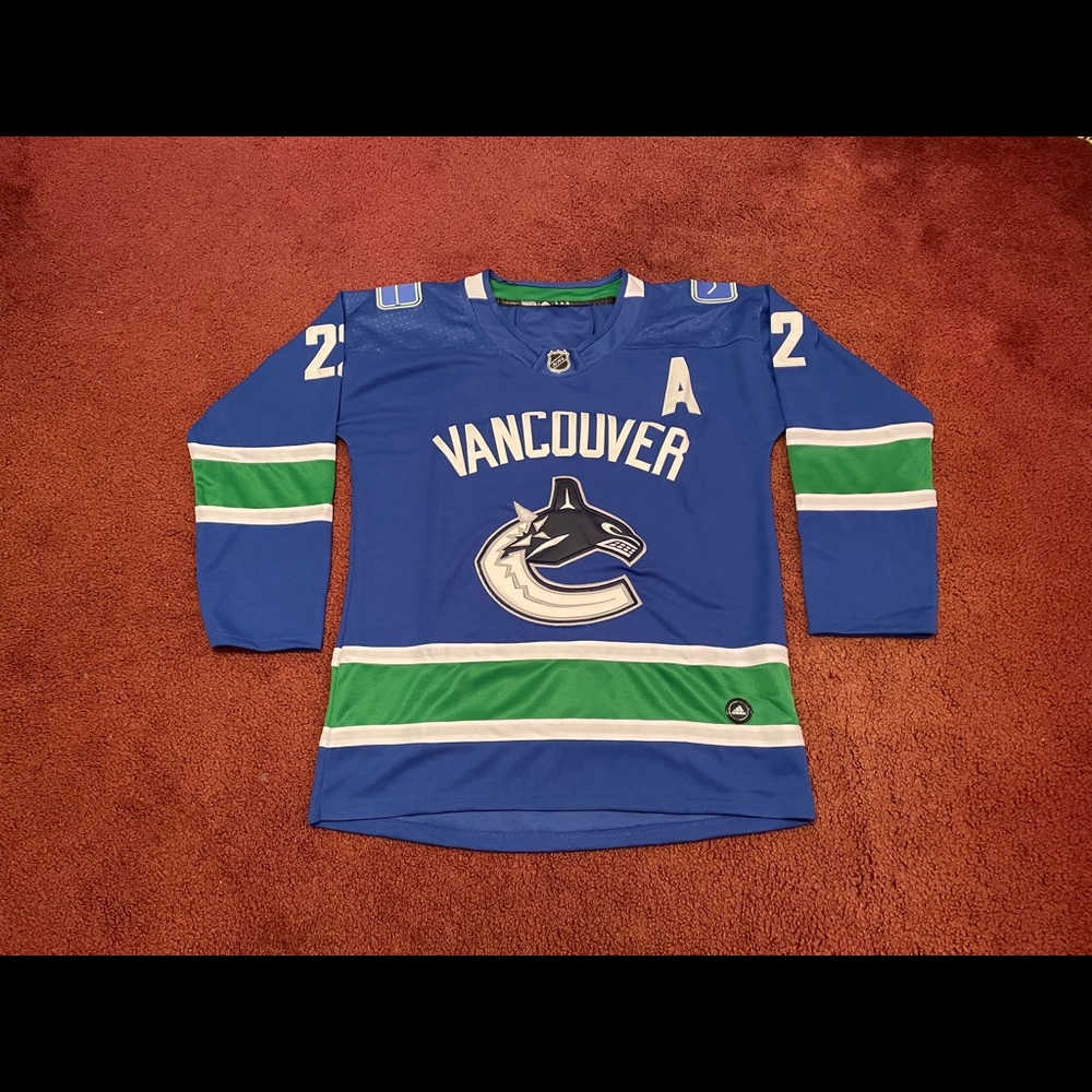 Daniel Sedin Vancouver Canucks (Home) Jersey - 22 - Picture 2 of 5